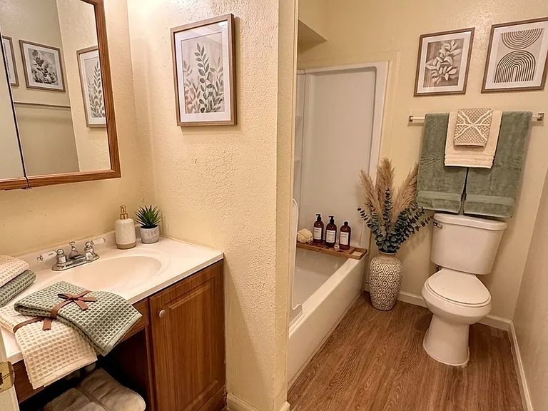 3417 Aztec Road NE — Photo 17