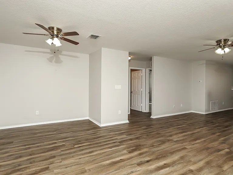 485 Auburn Park — Photo 4