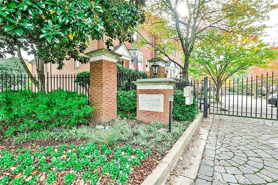 3 bed, 3.5 bath, 3088 sqft, $4,700 — Photo 1