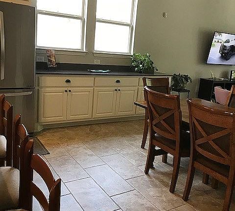 Serving counter with storage