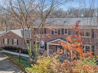 8 Laura Ln, East Setauket, NY 11733