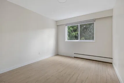 2333 Oxford St — Photo 9