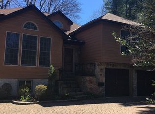 10 Hampton Ct, Port Washington, NY 11050