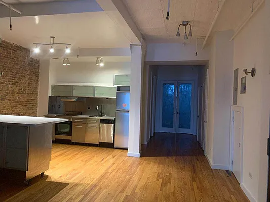 Rented by Tip Top Realty Corp | media 7