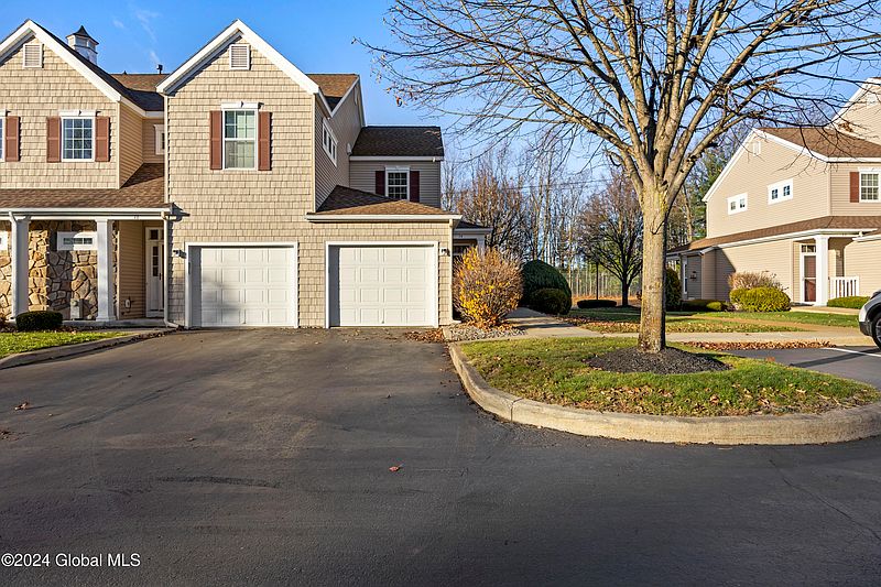 3rd image of 74 Knollwood Hollow