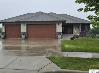 2407 Dacotah Dr, New Ulm, MN 56073