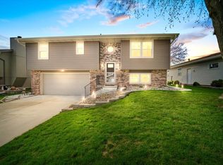 6 Ivey Ct, Bloomington, IL 61701