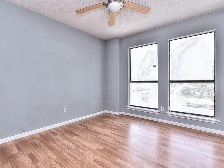 1202 Southwalk St — Photo 22