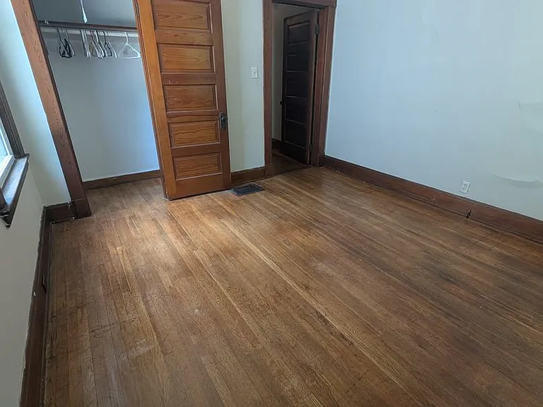 3111 Linwood Ave — Photo 6