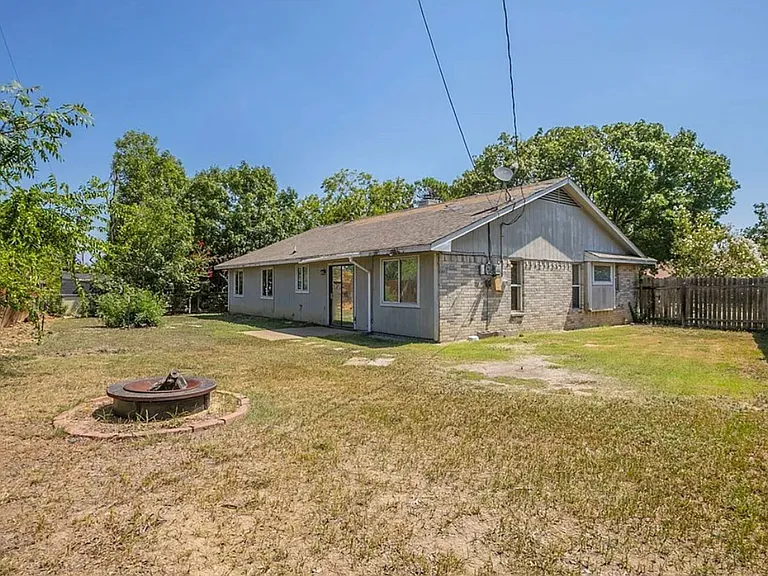 802 Antelope Trl — Photo 14