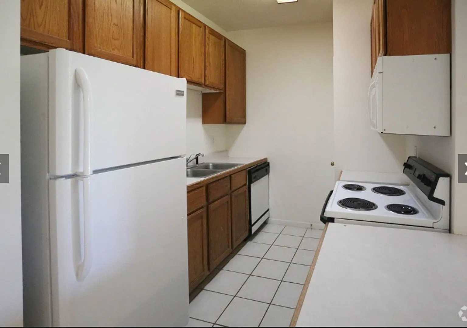 Brandon Woods - 2 bed 2 bath — Photo 2