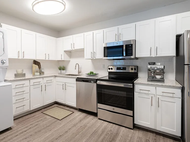 Doral Apartments — Photo 27