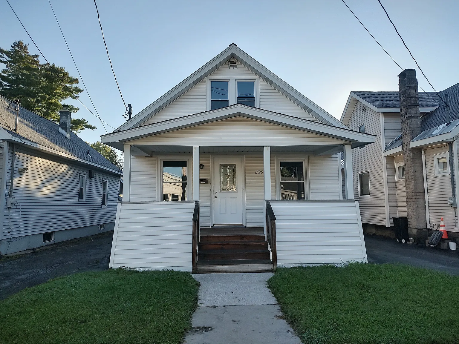 3 bed, 1298 sqft, $2,050 — Photo 1