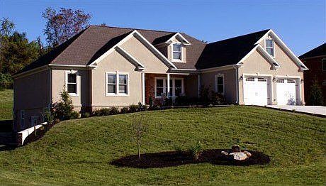 1st image of 365 Scarlet Dr