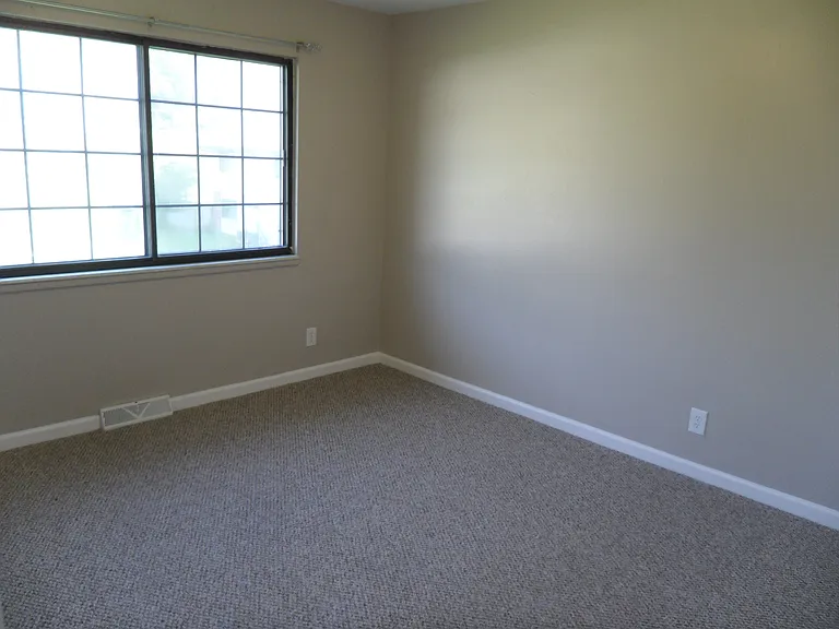 5526 Humbert Rd — Photo 9