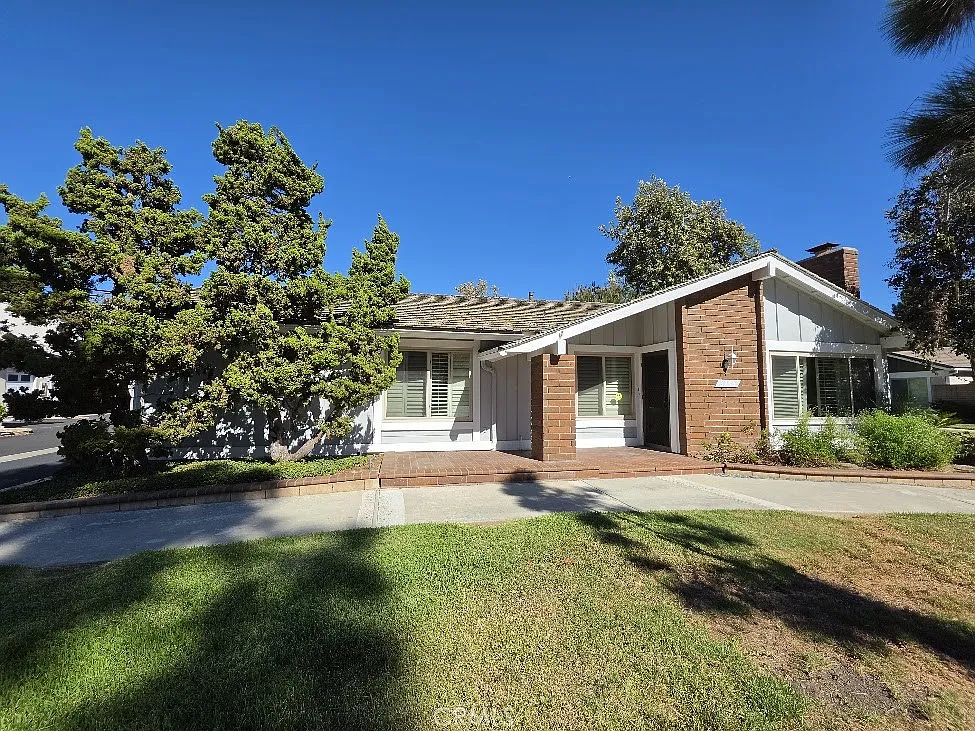 3 bed, 1400 sqft, $4,488 — Photo 1