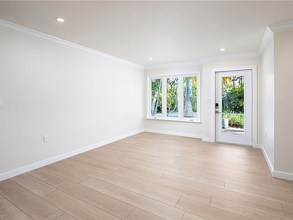 3rd image of 2424 Harbor RD