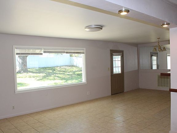 4th image of 1503 Caradine St