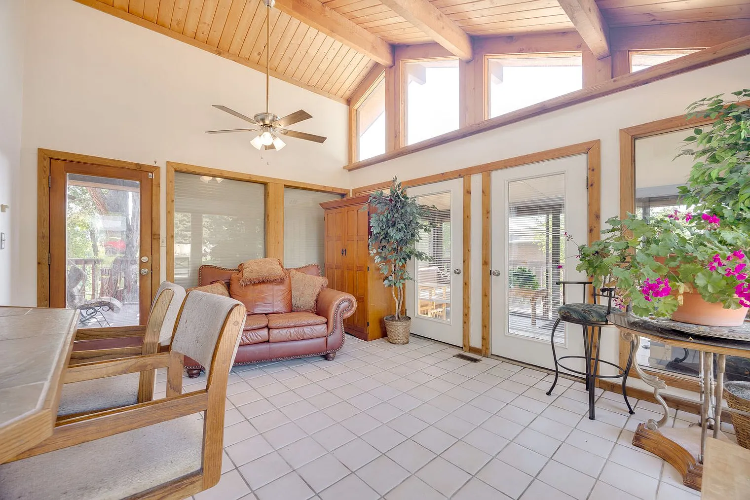 5 bed, 3.0 bath, 4273 sqft, $5,547 — Photo 2