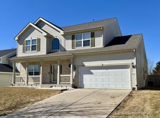 8409 S Palomino Dr, Oak Creek, WI 53154
