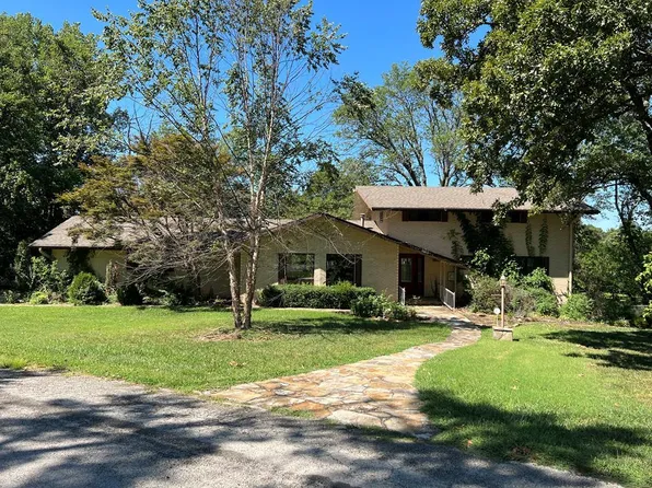 220 Lakeview Dr, Independence, KS 67301