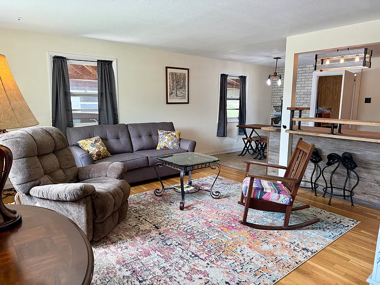 2408 Judy Ave — Photo 3