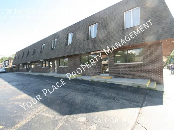 21 W Jefferson St #B, Oswego, IL 60543