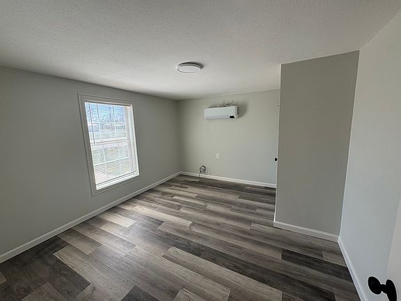 5th image of 2402 S 20th St APT B