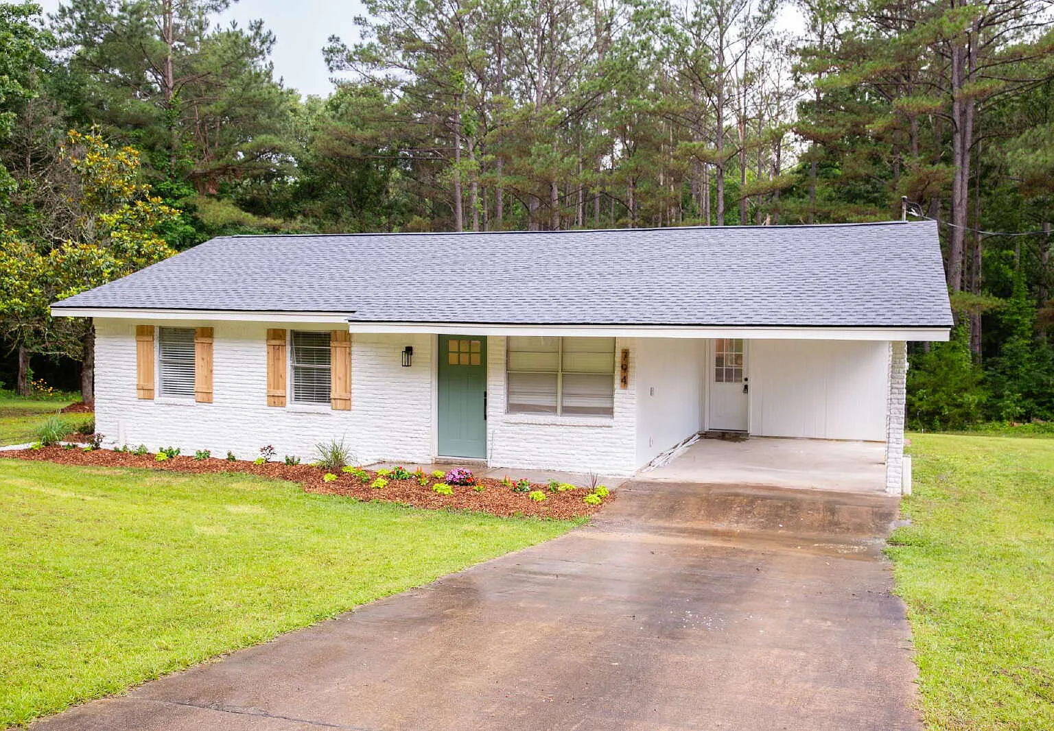3 bed, 1.0 bath, 1100 sqft, $1,595 — Photo 1