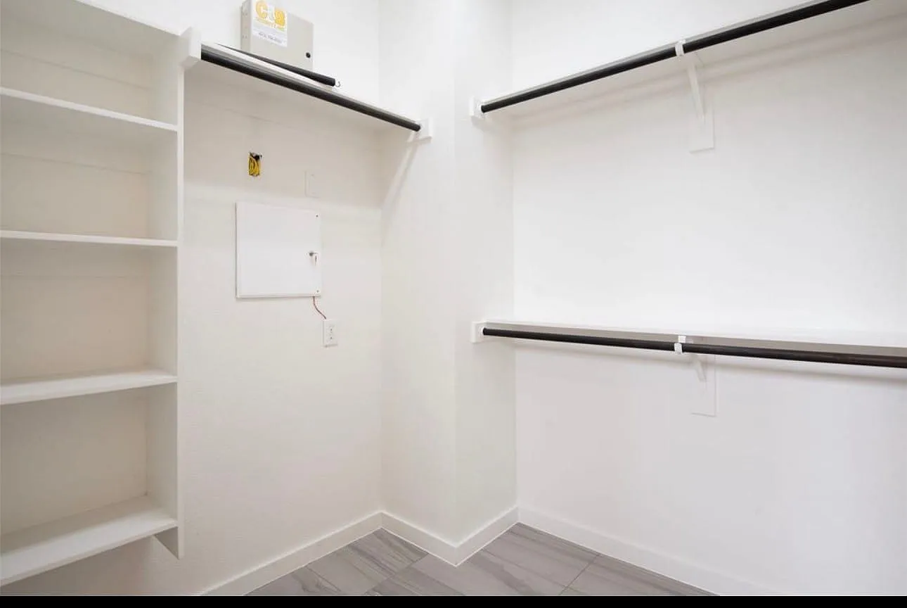 2 bed, 2.5 bath, 1493 sqft, $4,100 — Photo 4