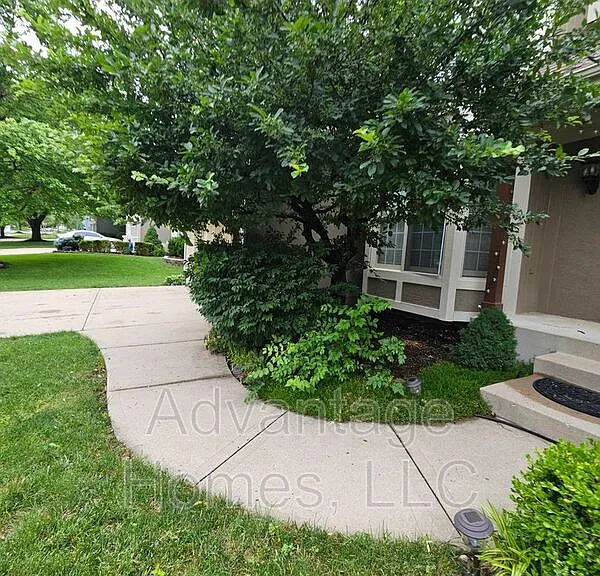 14117 Parkhill Ln — Photo 2