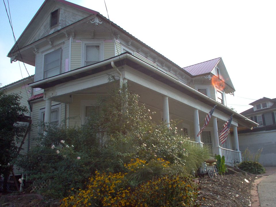 2nd image of 506 Main St W