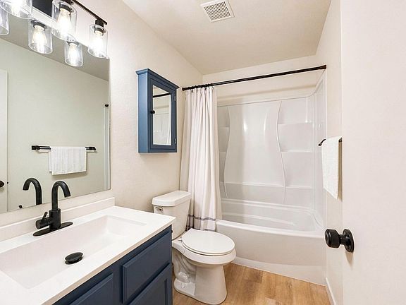 5th image of 4810 Stone Pointe Dr