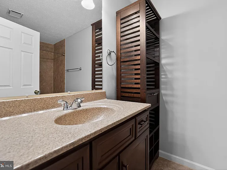7916 Evesboro Dr — Photo 17