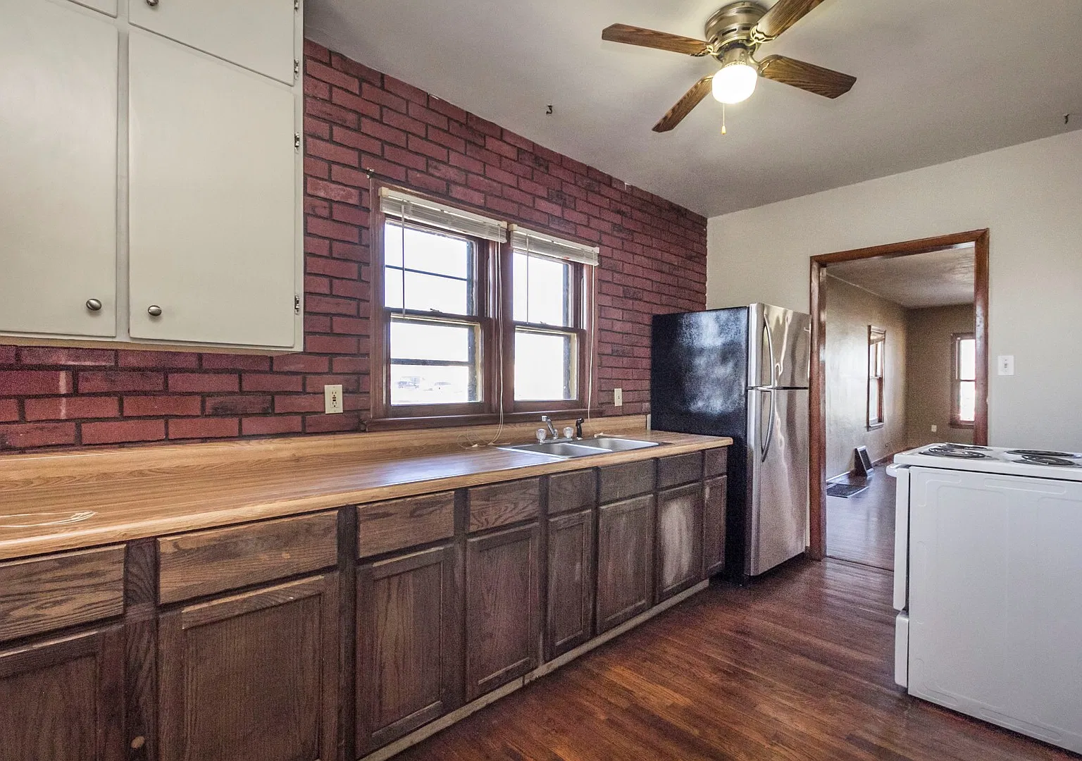 Move in Special - 2 bedroom 1 bath home — Photo 4
