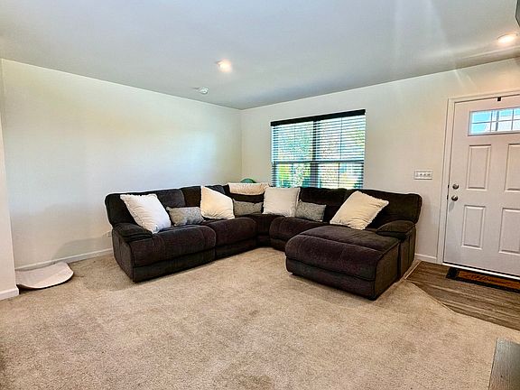 3rd image of 1907 Carriage Ln