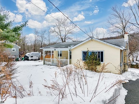 3rd image of 10 Lake Shore Rd