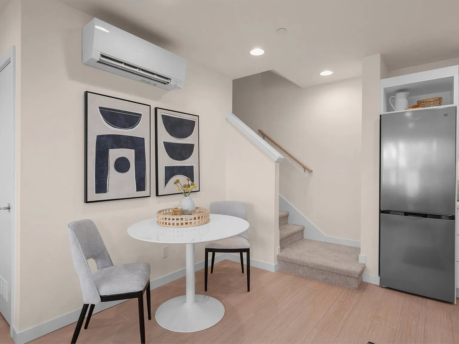 2 bed, 685 sqft, $2,350 — Photo 2