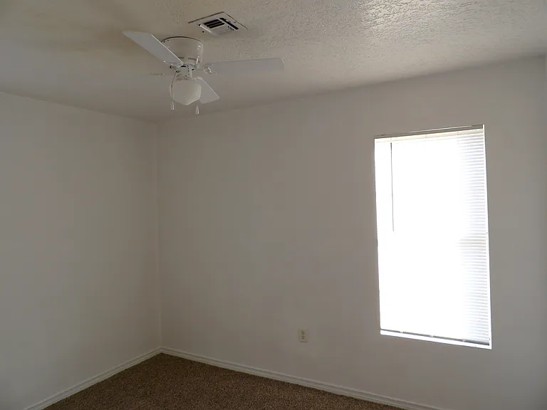 2828 NW Mobley Ave — Photo 6