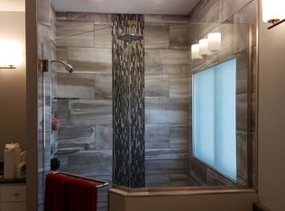324 Edgewater Dr, West Fargo, ND 58078