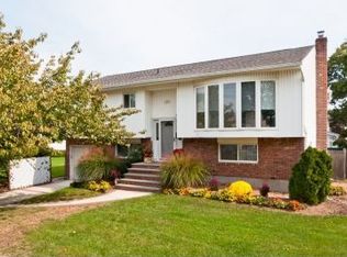 1291 Lois Ln, Seaford, NY