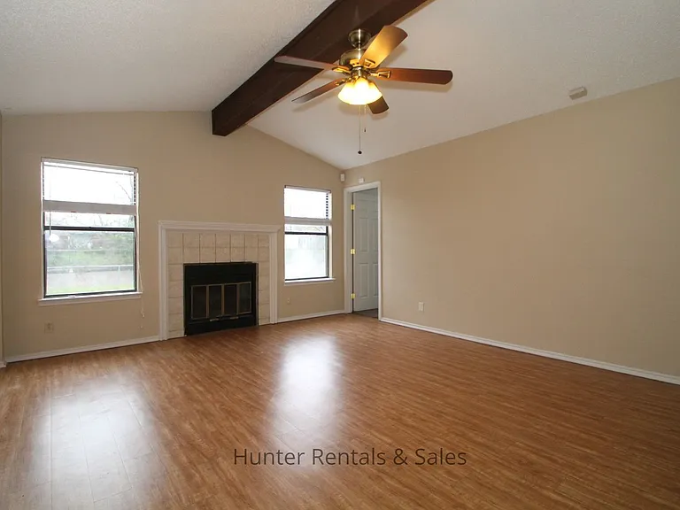1100 Goodhue Dr — Photo 14