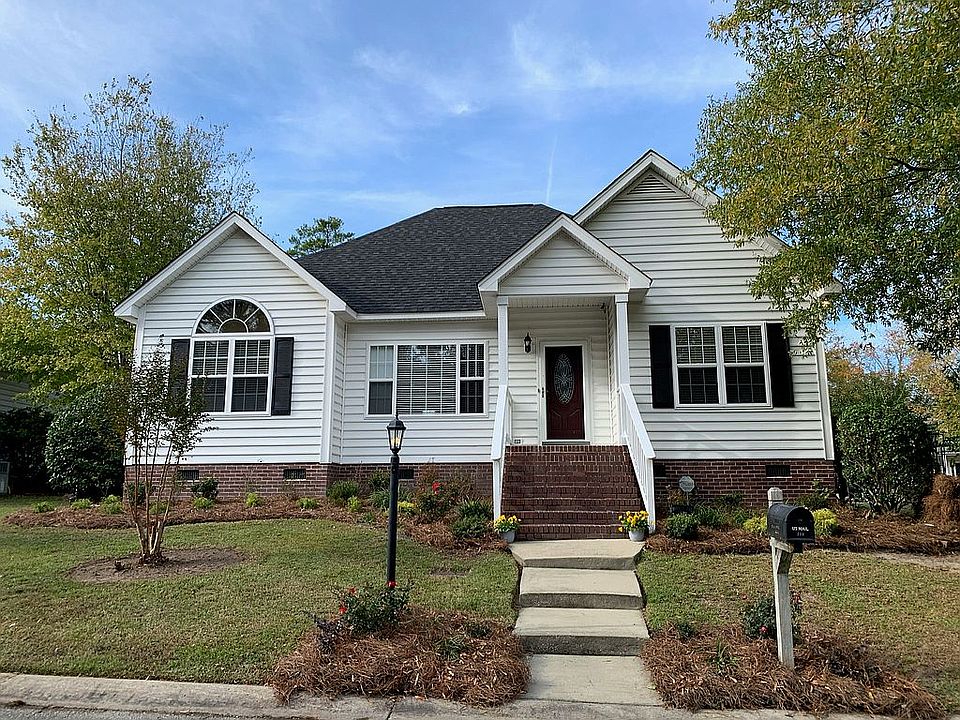 2nd image of 211 Pickwick Dr