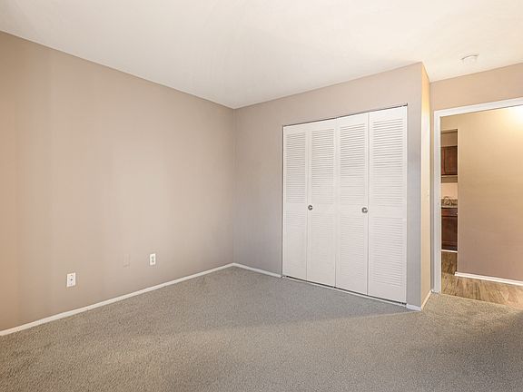 5th image of 950 Village Green Blvd #8-3076