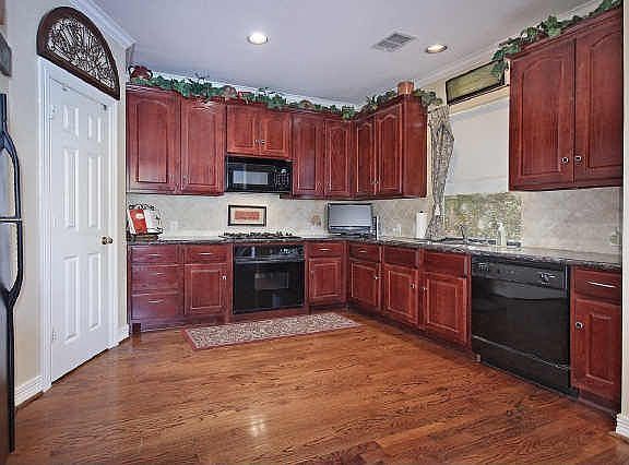 5th image of 4213 Wycliff Ave APT B