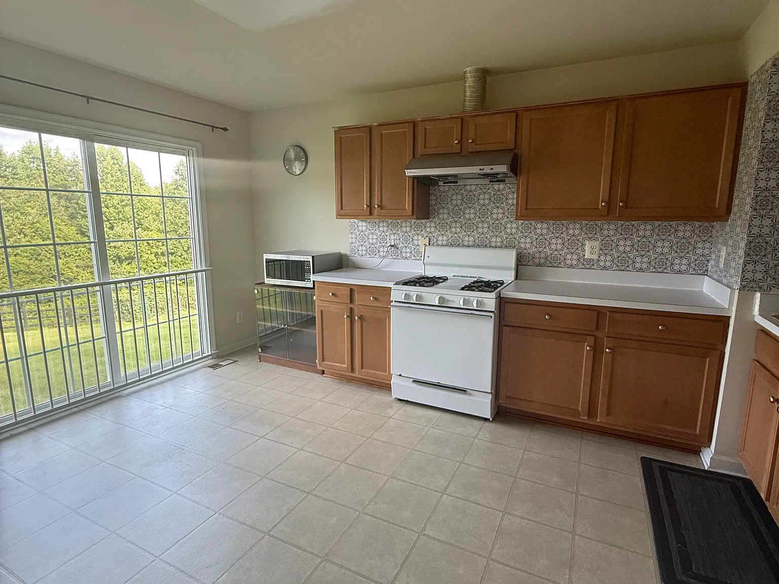 5 bed, 2.5 bath, 1476 sqft, $2,800 — Photo 4