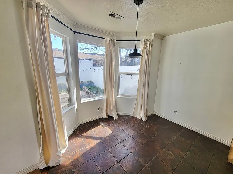 260 N Bliss Ct — Photo 5