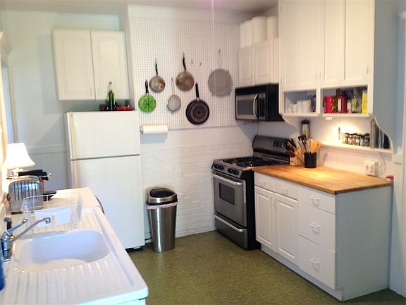 5th image of 208 Elm St