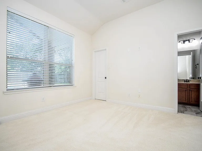 28426 Rolling Ridge Dr — Photo 22