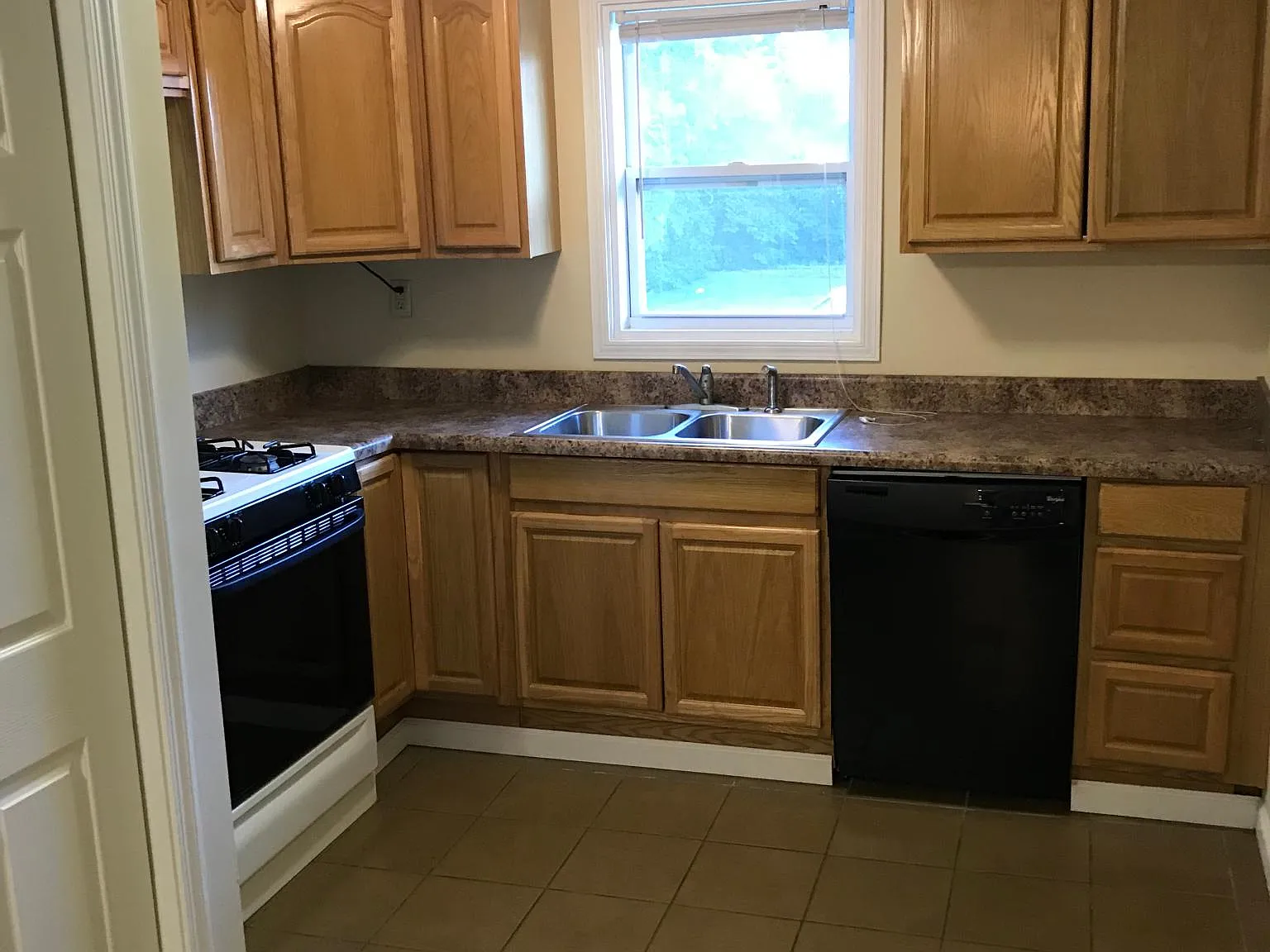 3 bed, 1350 sqft, $1,200 — Photo 3